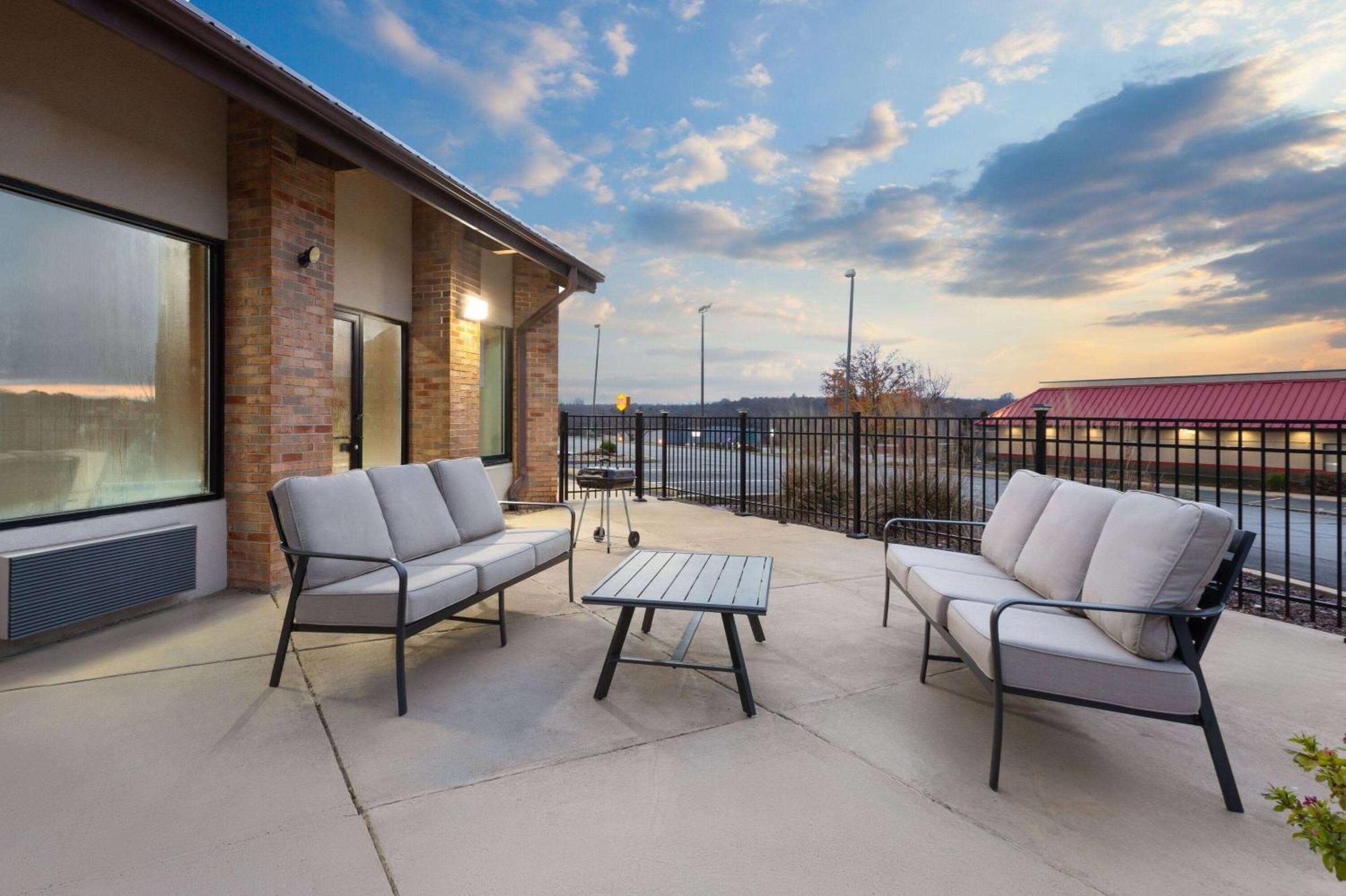 Hotel Baymont By Wyndham Warrenton Exterior foto
